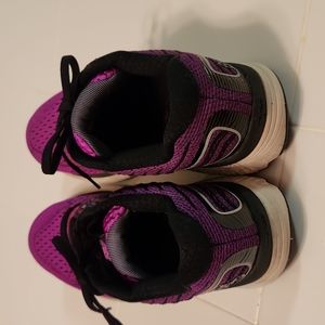 New balance 860V9 women size 8.5m